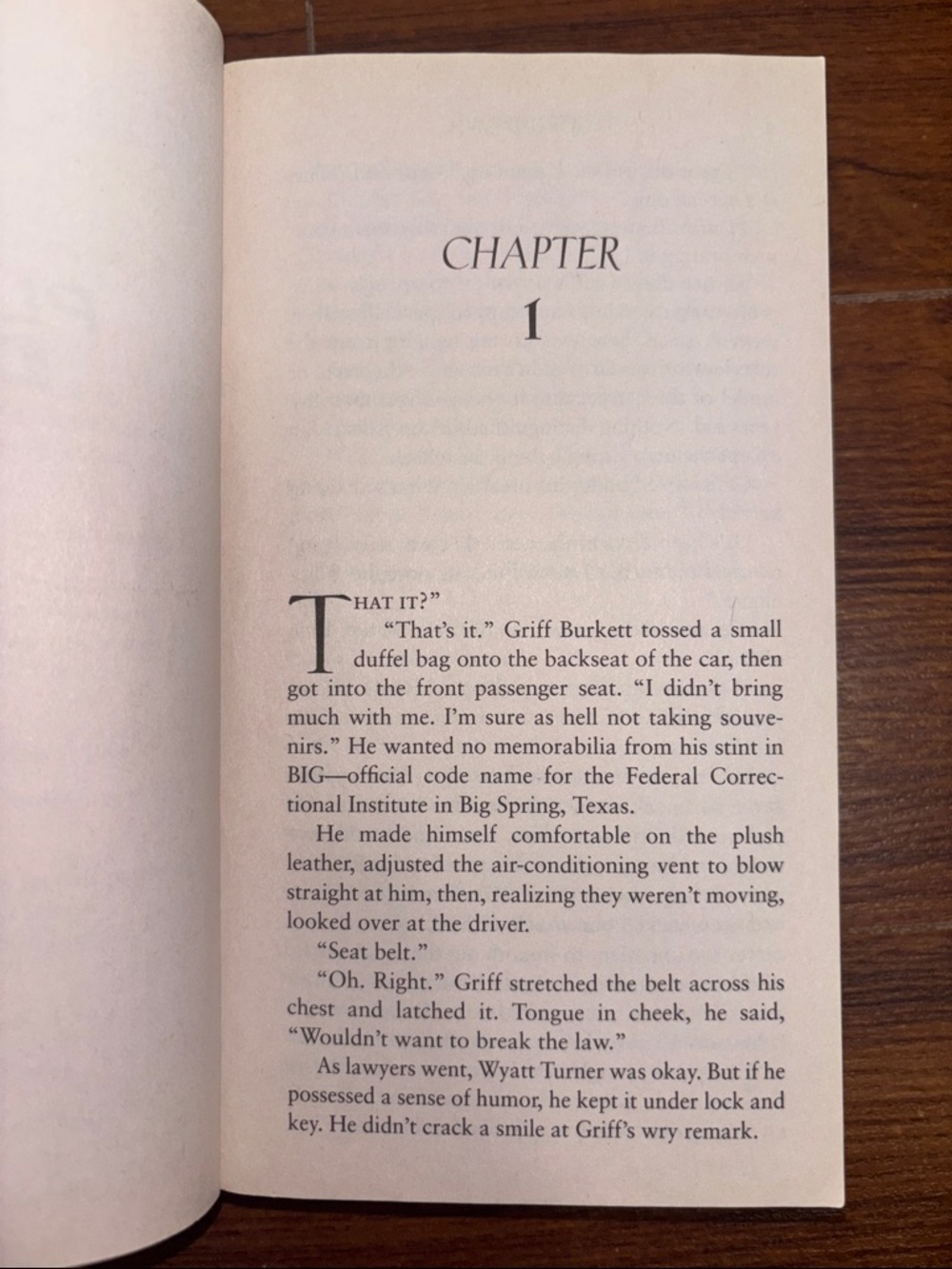 ✨Sandra Brown 2 Book Bundle | Smoke Screen & Play Dirty | Paperback Thriller - Picture 6 of 6